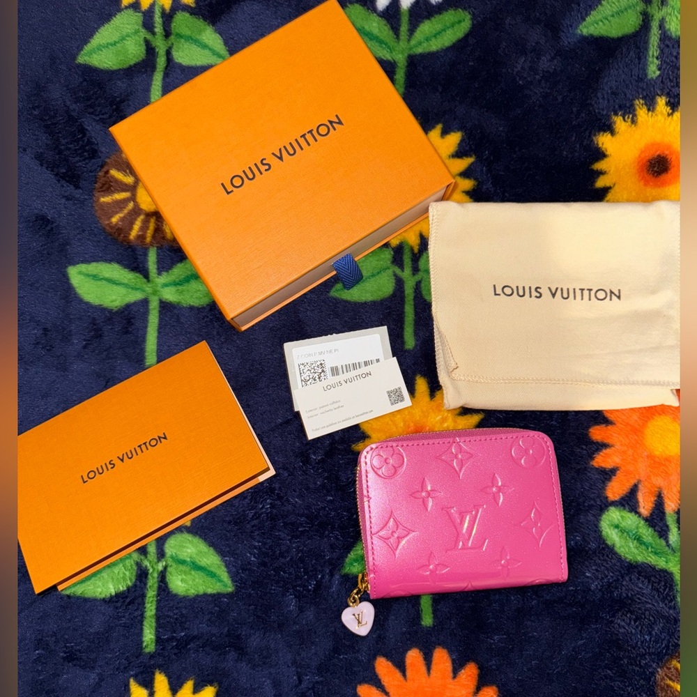 Louis Vuitton Vernis Zippy Coin Purse Neon Pink! 💕